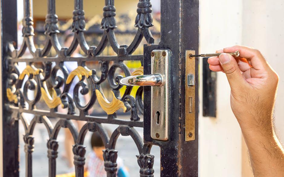 ouvrir une porte Montreuil